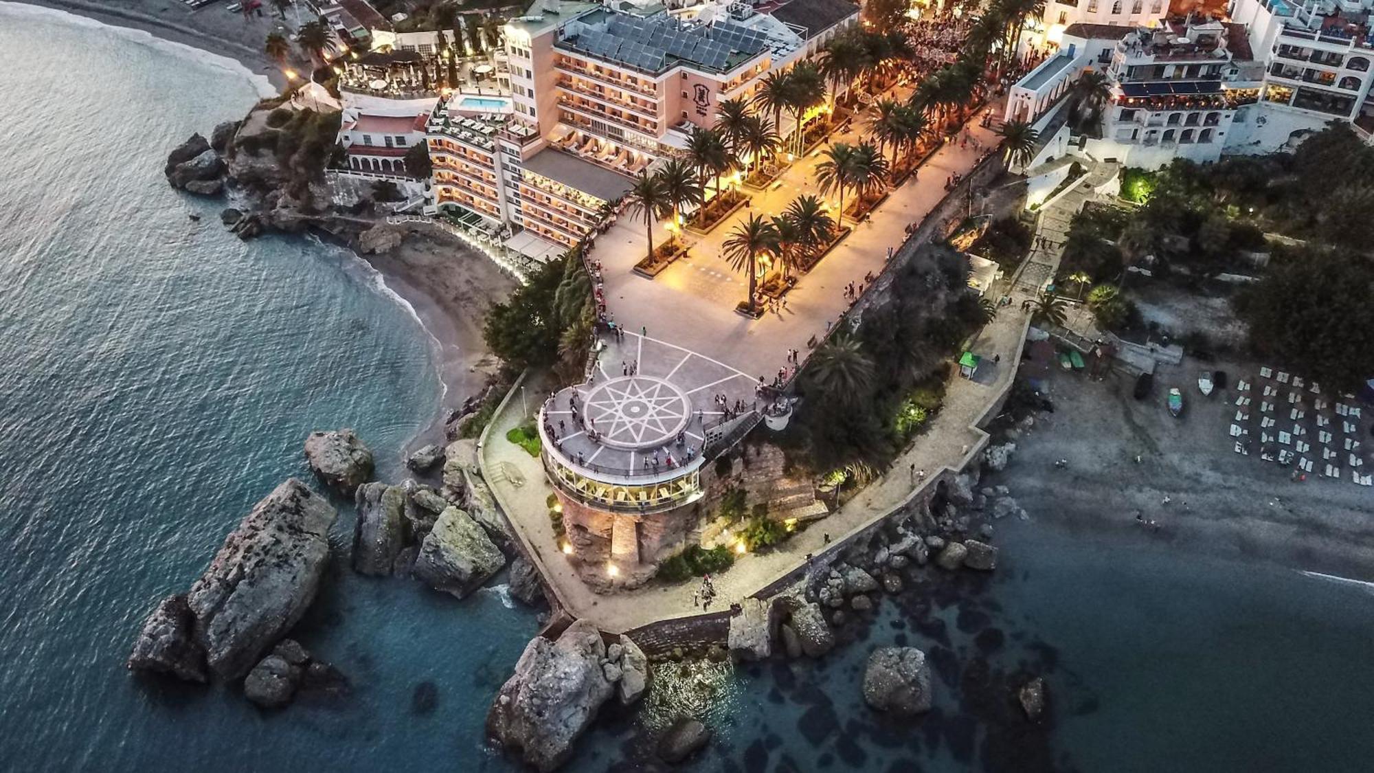 Renovated Apartment On Beachside With Pool Nerja Esterno foto