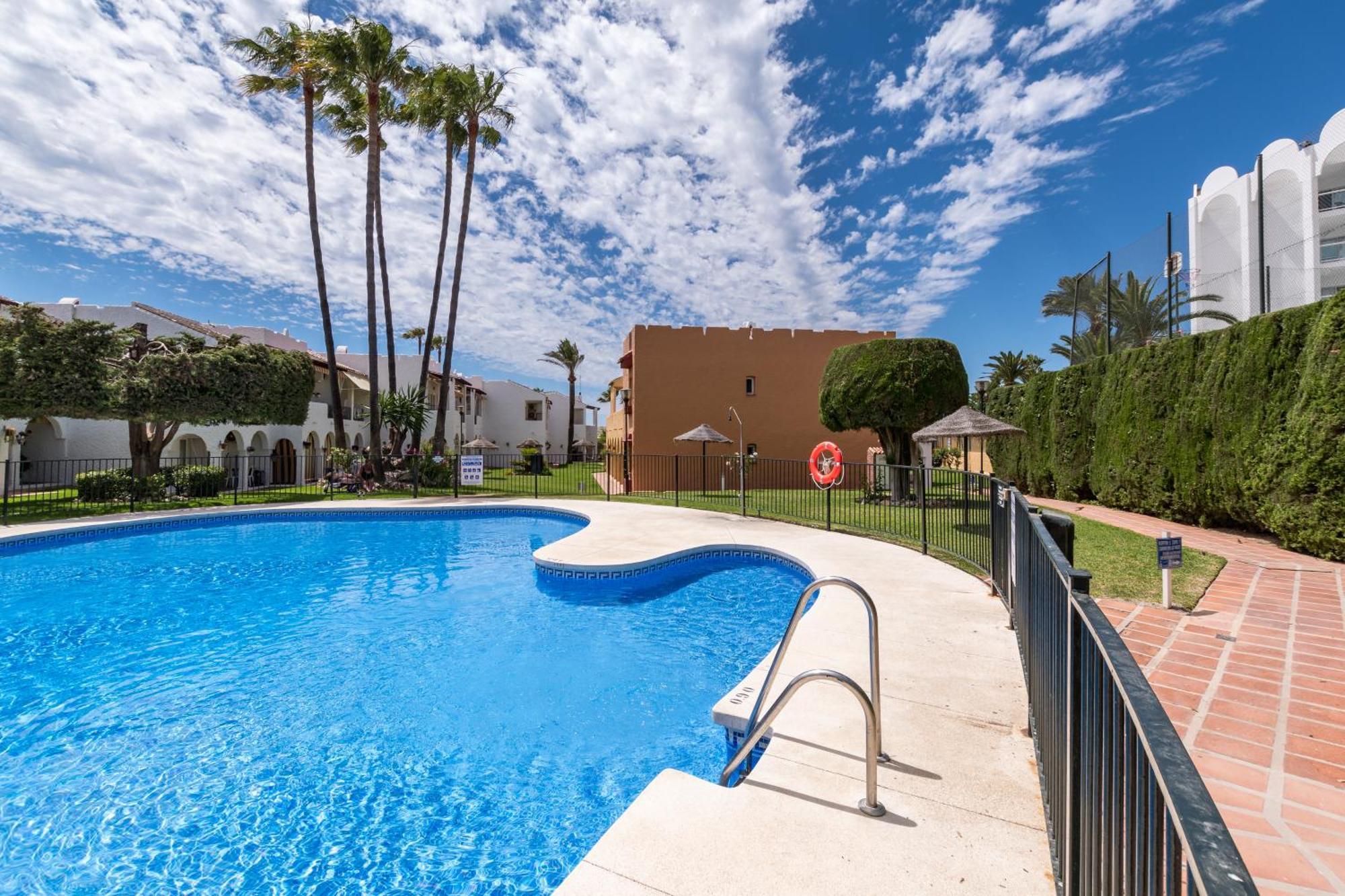 Renovated Apartment On Beachside With Pool Nerja Esterno foto