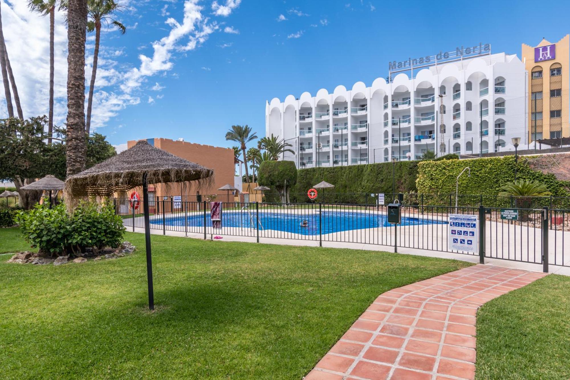 Renovated Apartment On Beachside With Pool Nerja Esterno foto