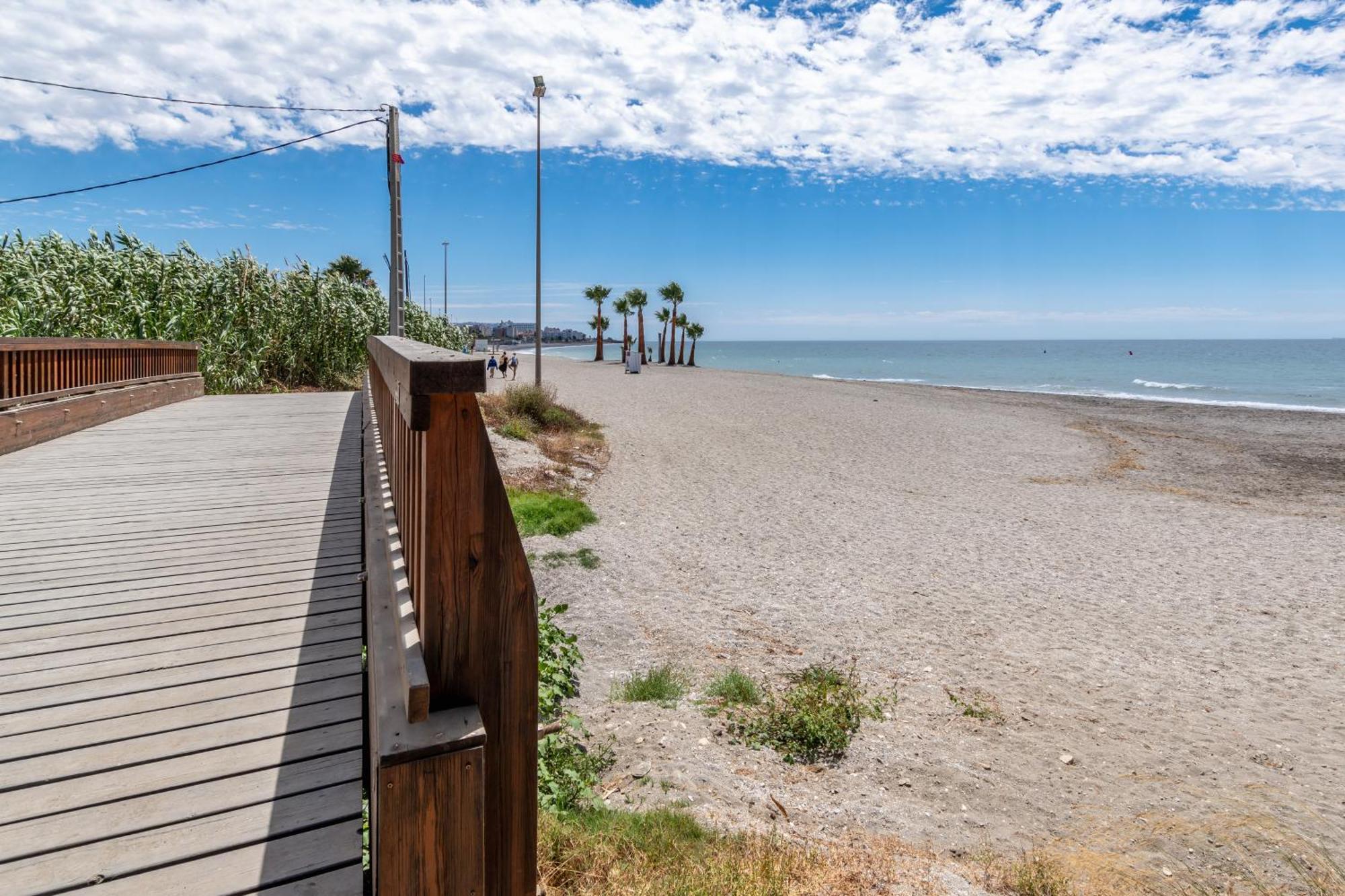 Renovated Apartment On Beachside With Pool Nerja Esterno foto
