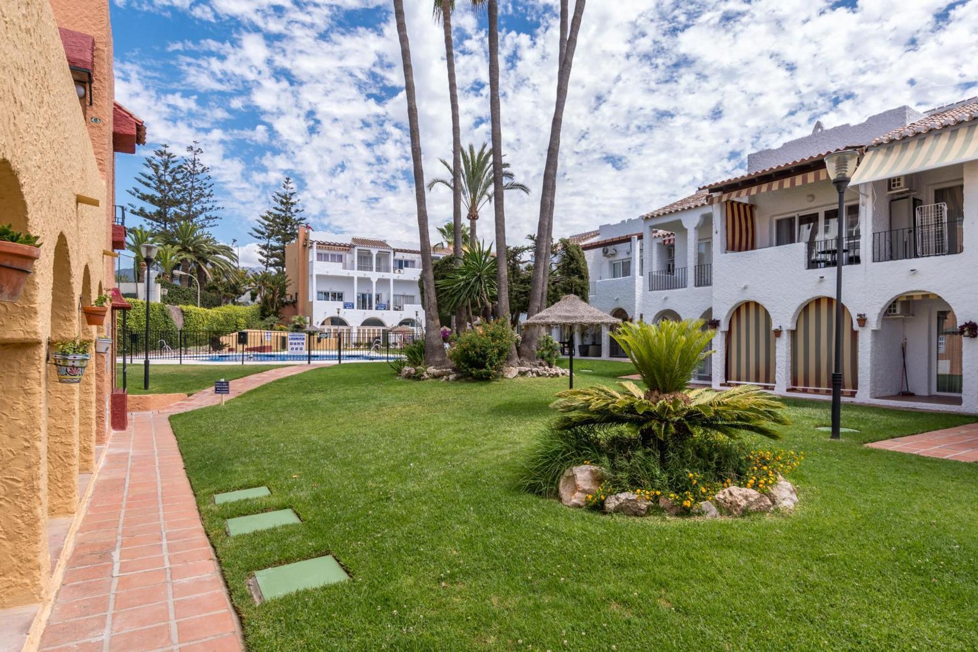 Renovated Apartment On Beachside With Pool Nerja Esterno foto