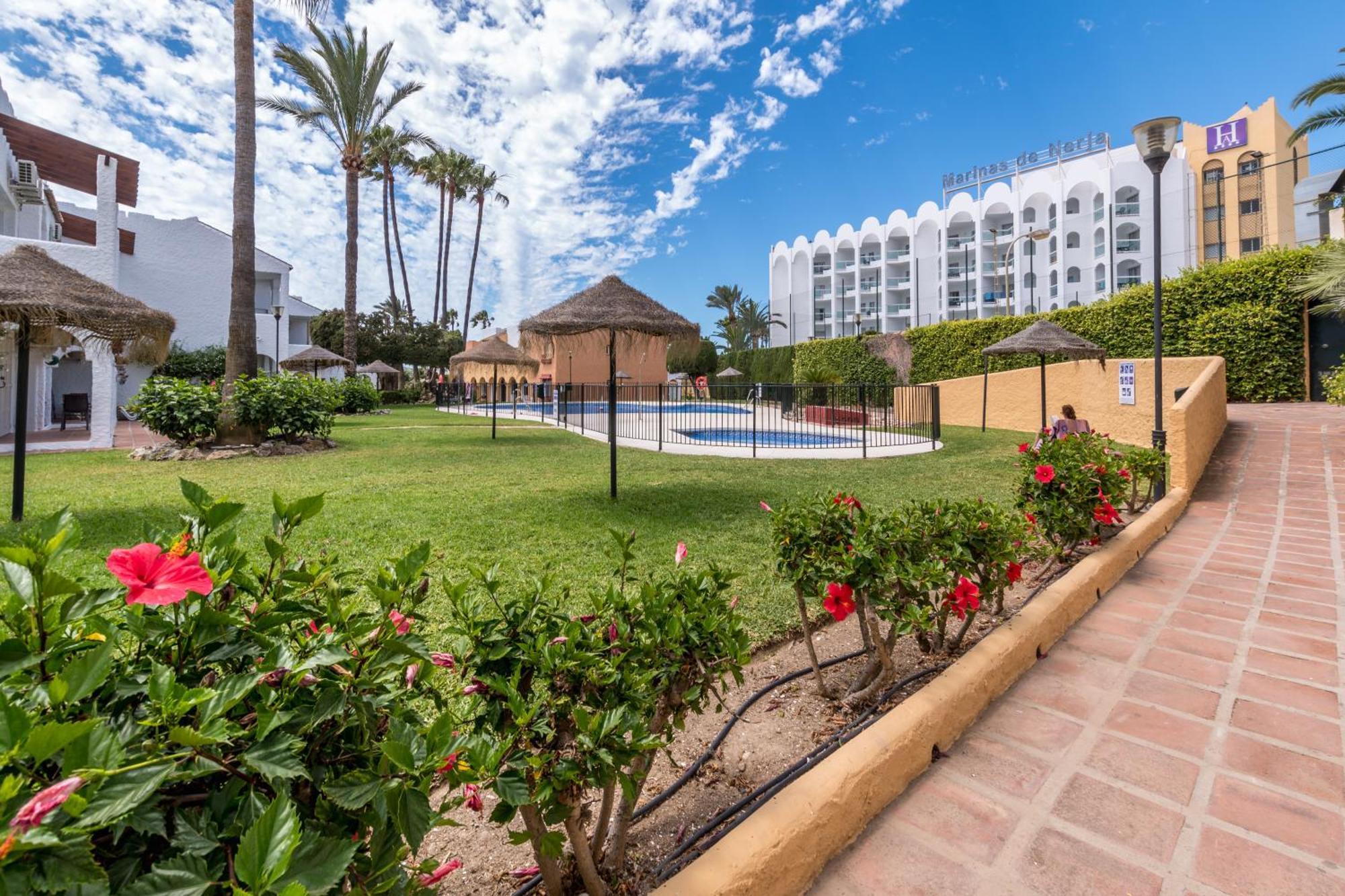 Renovated Apartment On Beachside With Pool Nerja Esterno foto